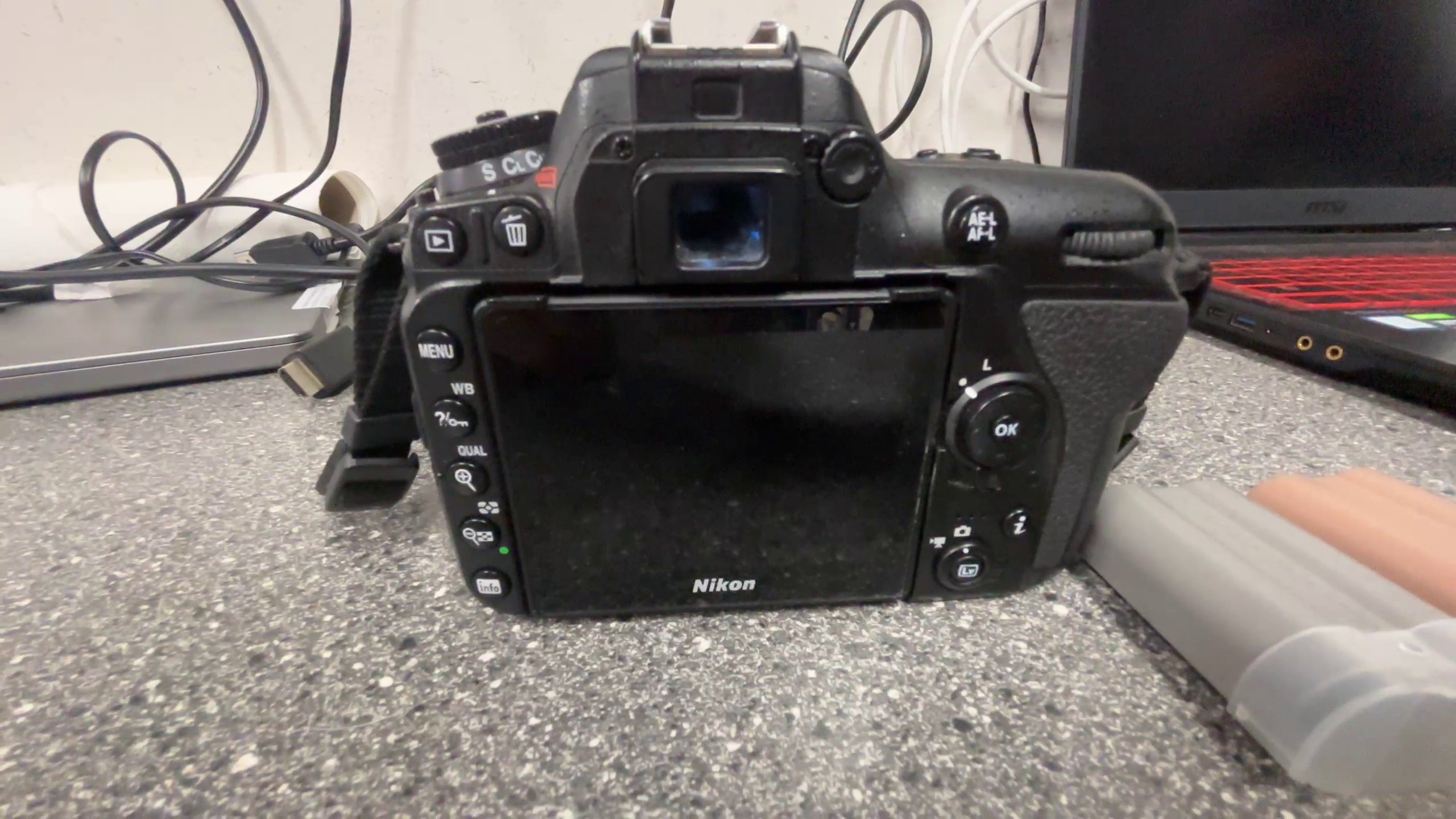 Nikon D7500 + 35mm f/1.8G Objektiv, Nikon D7500 DSLR mit AF-S DX 35mm f | 1.8G, 155.673 Auslösungen, inkl. 3 Akkus. ohne Ladegerät | Zustand: Gut – Bild 5