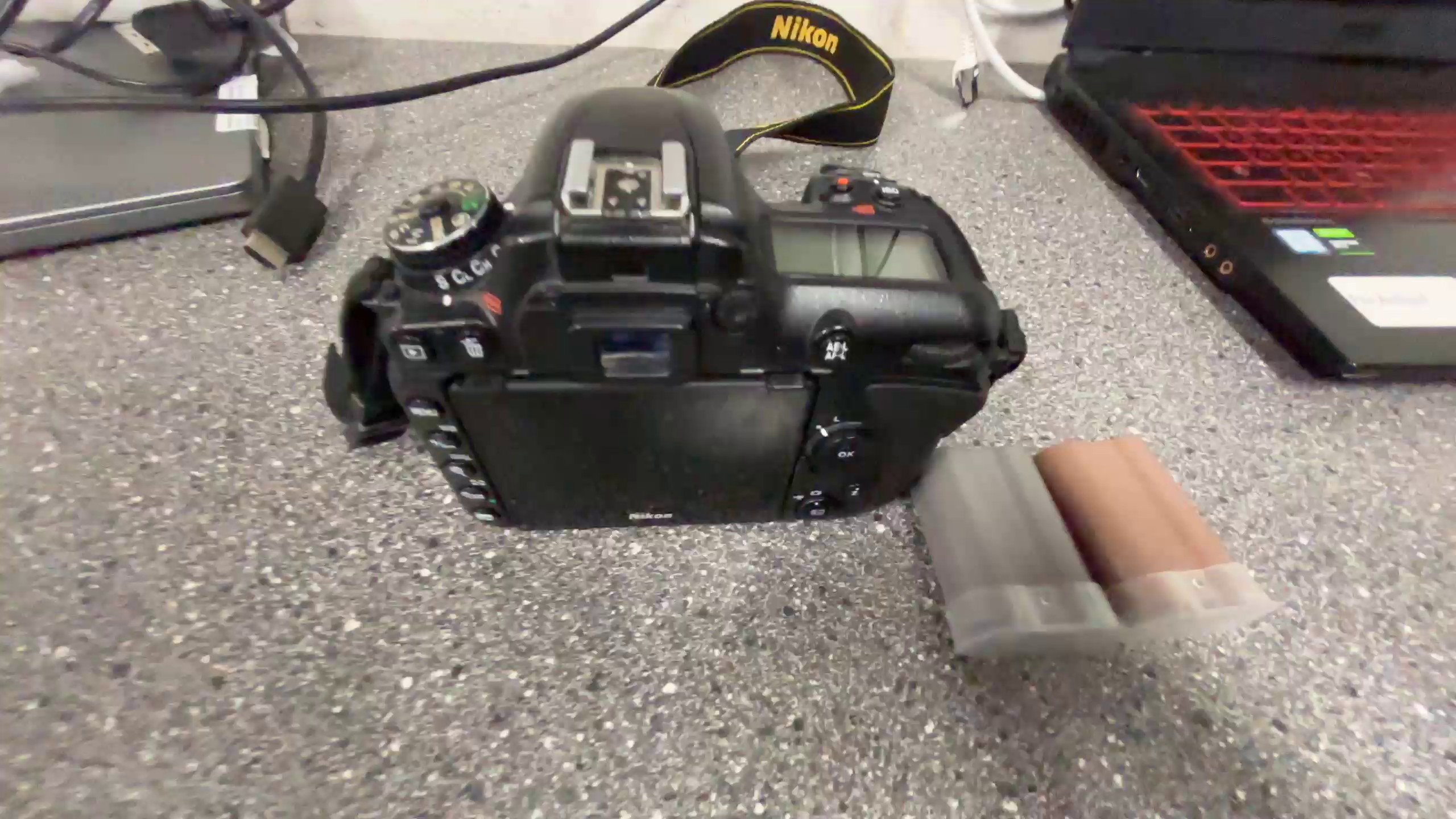 Nikon D7500 + 35mm f/1.8G Objektiv, Nikon D7500 DSLR mit AF-S DX 35mm f | 1.8G, 155.673 Auslösungen, inkl. 3 Akkus. ohne Ladegerät | Zustand: Gut – Bild 6
