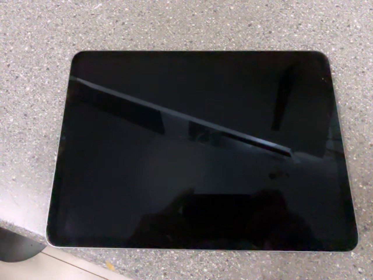 iPad Pro 11 Zoll 3. Gen M1 256GB, Mit Sprung unten.Zerkratzt | Zustand: Sehr Gut | Farbe: schwarz