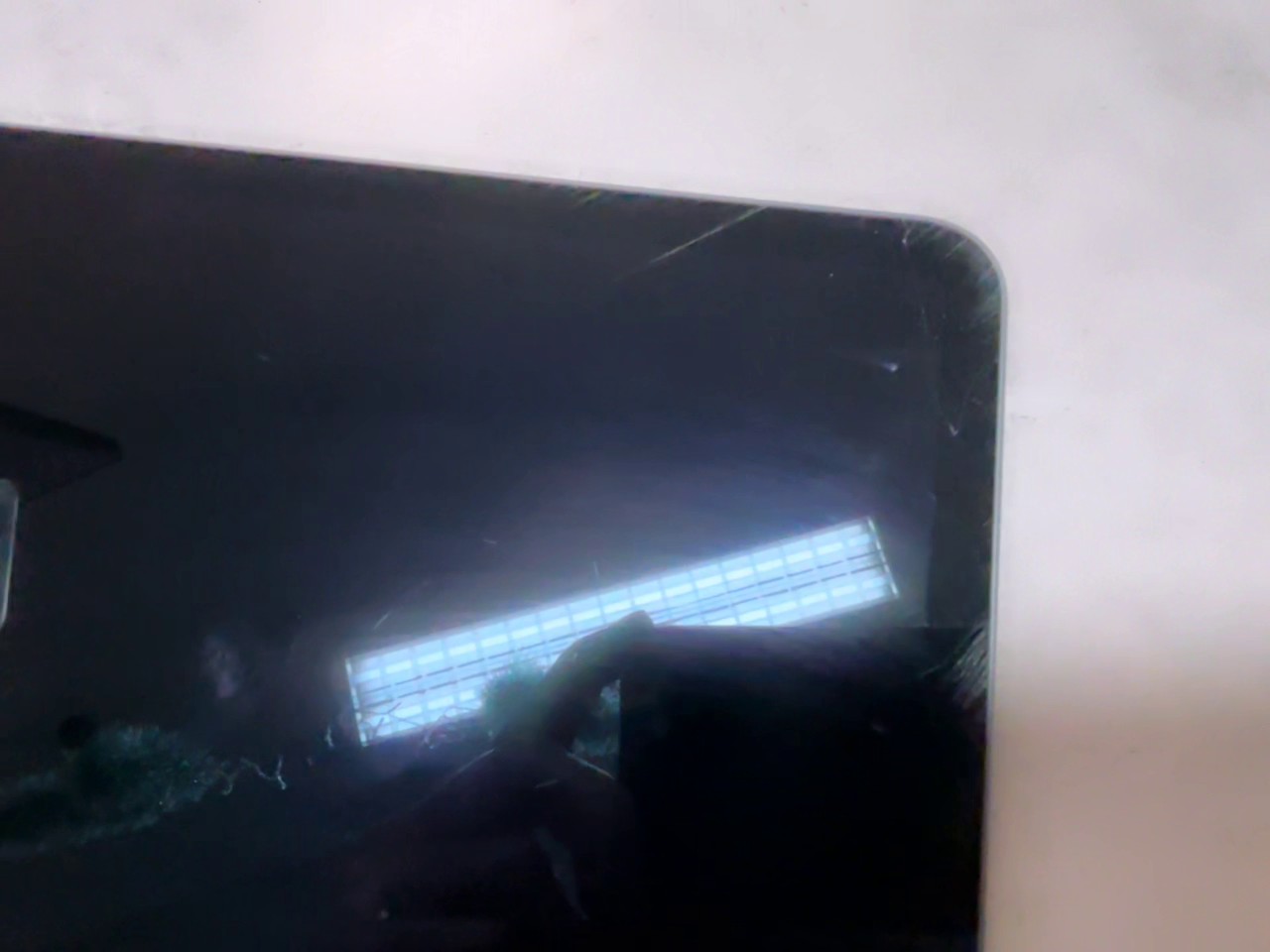 iPad Pro 11 Zoll 3. Gen M1 256GB, Mit Sprung unten.Zerkratzt | Zustand: Sehr Gut | Farbe: schwarz – Bild 2