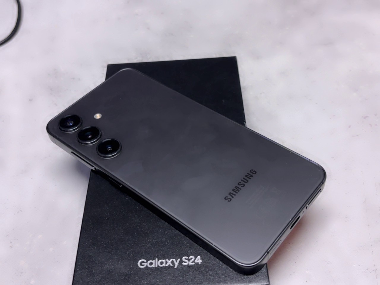 Samsung Galaxy S24 128GB, 8GB RAM, 6.2 Zoll Display, 50MP Kamera, 5G, OVP. | SimLock: Frei | Zustand: Sehr Gut | Farbe: schwarz | Akku: Sehr Gut – Bild 4