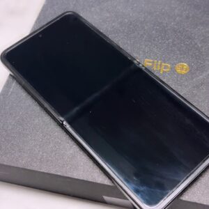 Nubia Flip 5g 256GB , ovp display hat kratze  |  hinten kamera hat kratze  | SimLock: Frei | Zustand: Sehr Gut | Farbe: schwarz | Akku: Sehr Gut