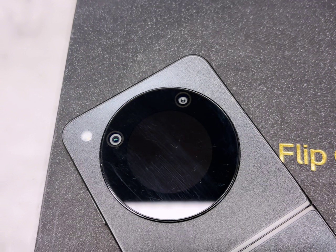 Nubia Flip 5G 256GB , ovp display hat kratze | hinten kamera hat kratze . | SimLock: Frei | Zustand: Sehr Gut | Farbe: schwarz | Akku: Sehr Gut – Bild 3