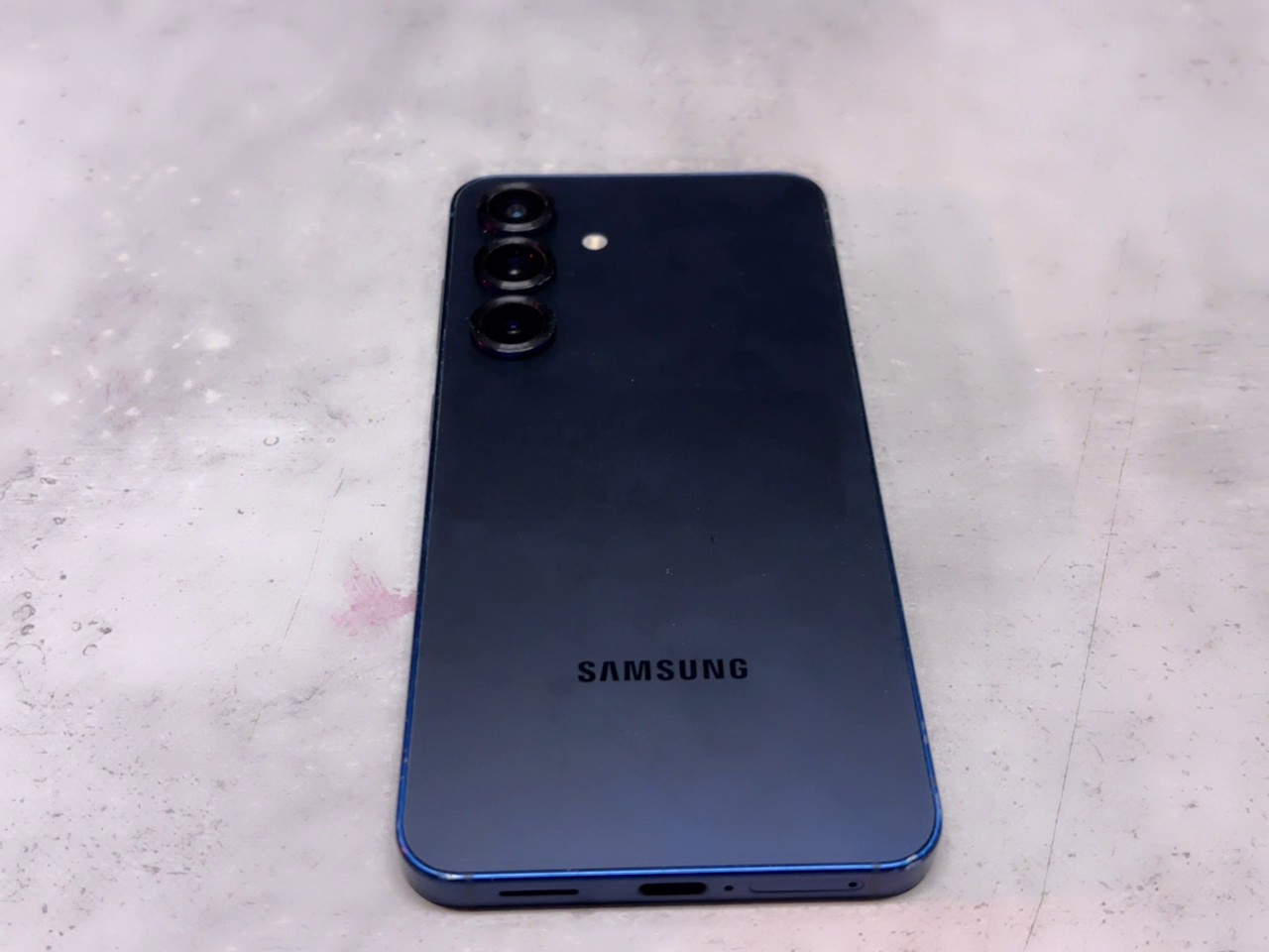 Samsung Galaxy S25 128GB, Display hat Kratzer. 6.2 | SimLock: Frei | Zustand: Gut | Farbe: blau | Akku: 100% – Bild 2