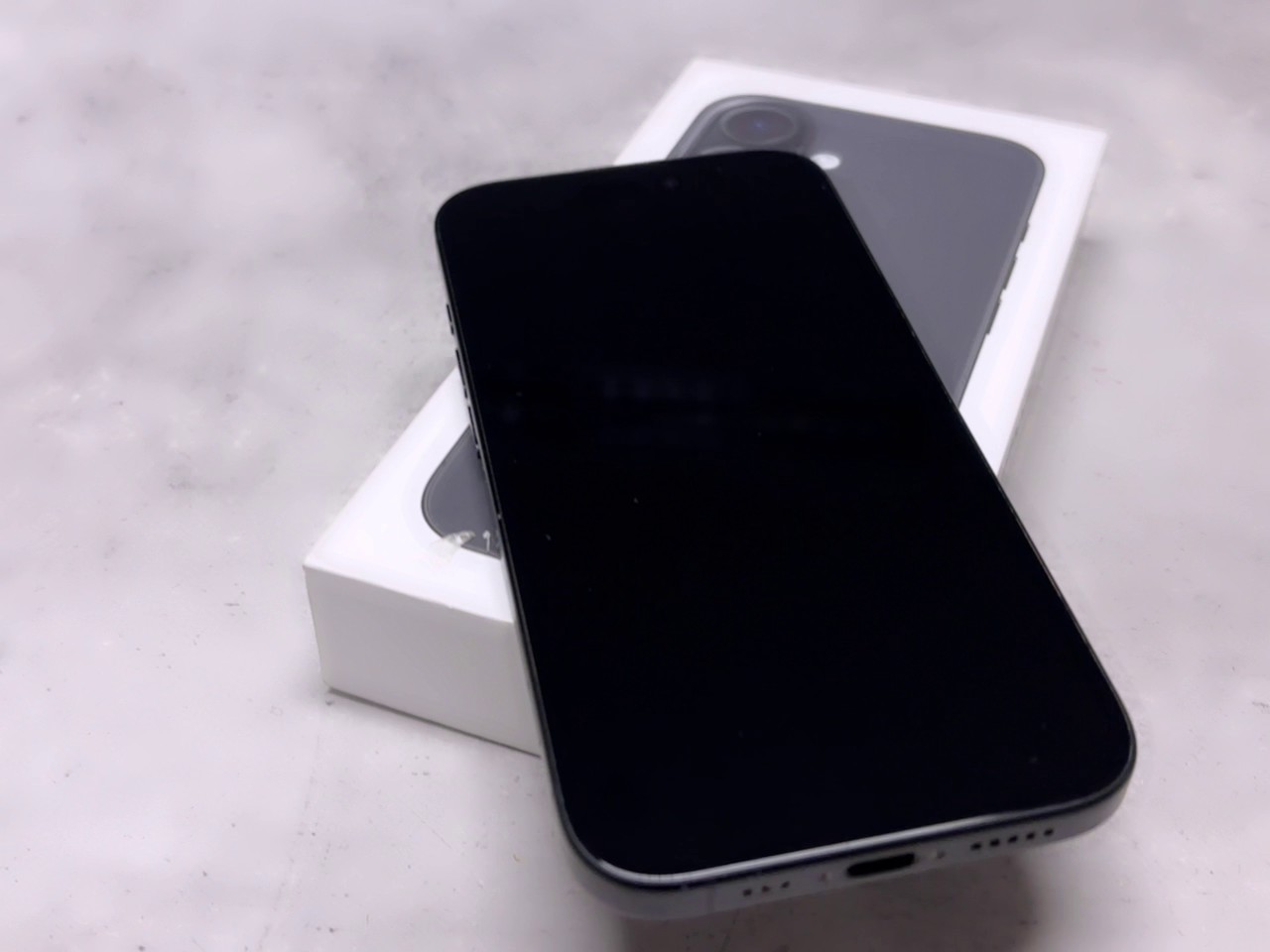 iPhone 16 128GB, A18 Chip, 8GB RAM, 6.1 | SimLock: Frei | Zustand: Sehr Gut | Farbe: schwarz | Akku: 100% – Bild 2