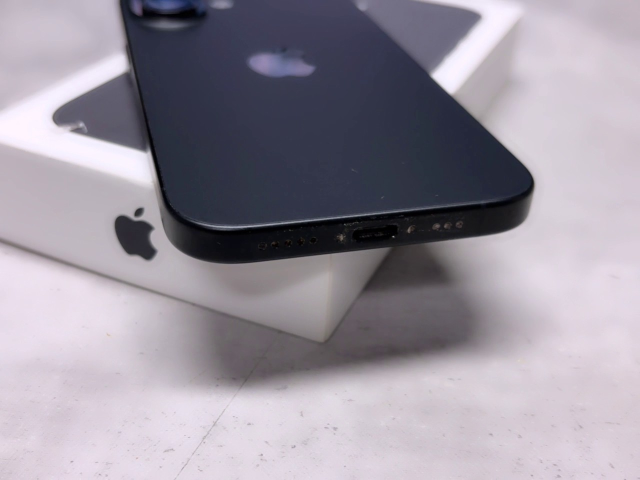 iPhone 16 128GB, A18 Chip, 8GB RAM, 6.1 | SimLock: Frei | Zustand: Sehr Gut | Farbe: schwarz | Akku: 100% – Bild 5