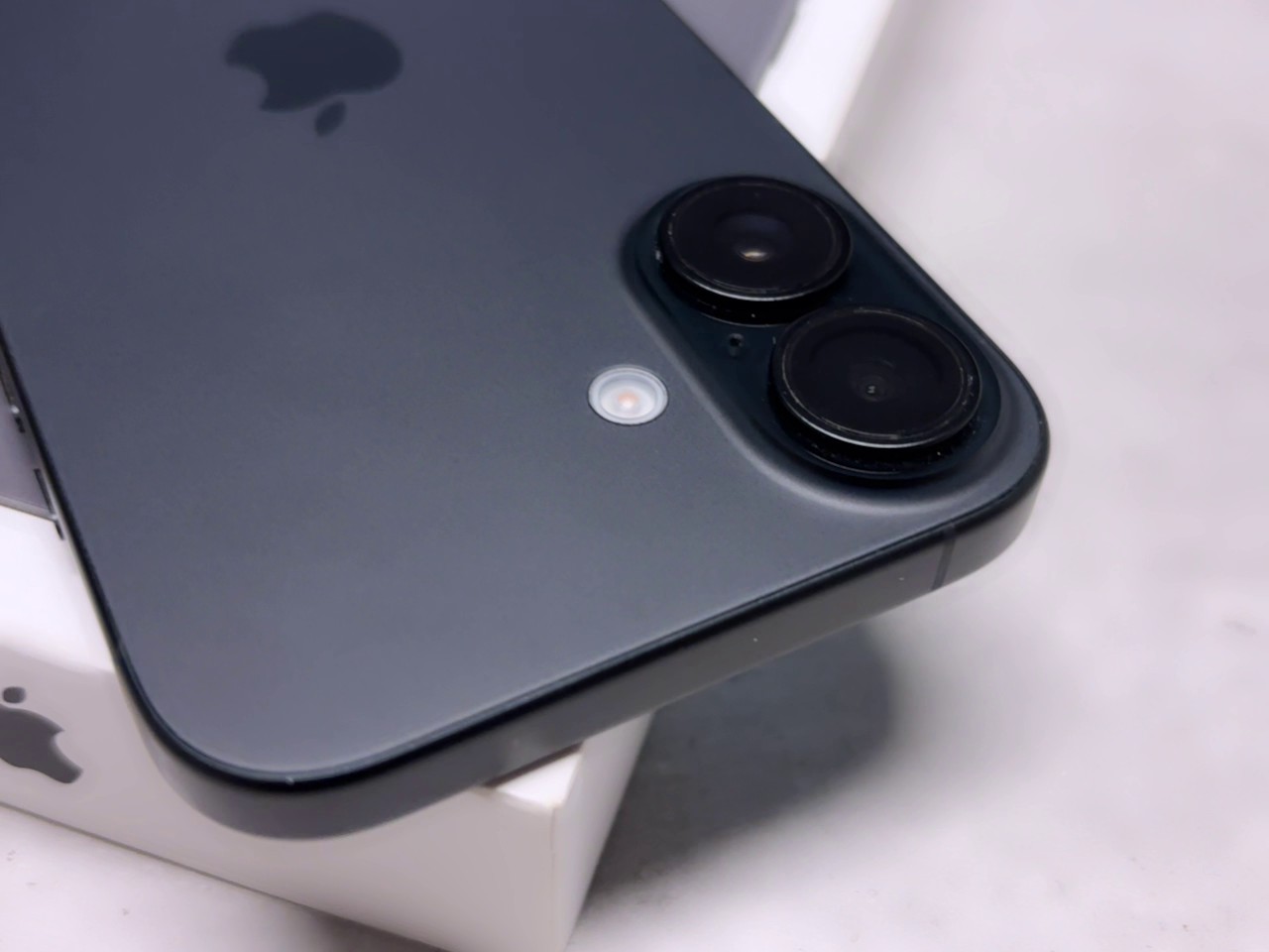 iPhone 16 128GB, A18 Chip, 8GB RAM, 6.1 | SimLock: Frei | Zustand: Sehr Gut | Farbe: schwarz | Akku: 100% – Bild 6