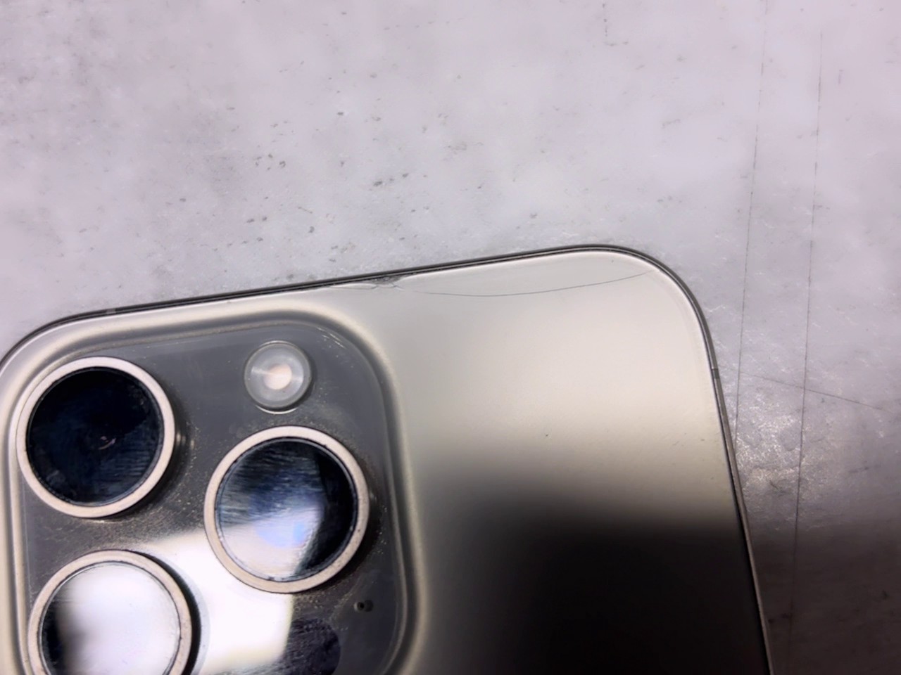 iPhone 15 Pro Max 256GB, A17 Pro Chip, 6,7 | SimLock: Frei | Zustand: Gut | Farbe: silber | Akku: 83% – Bild 2