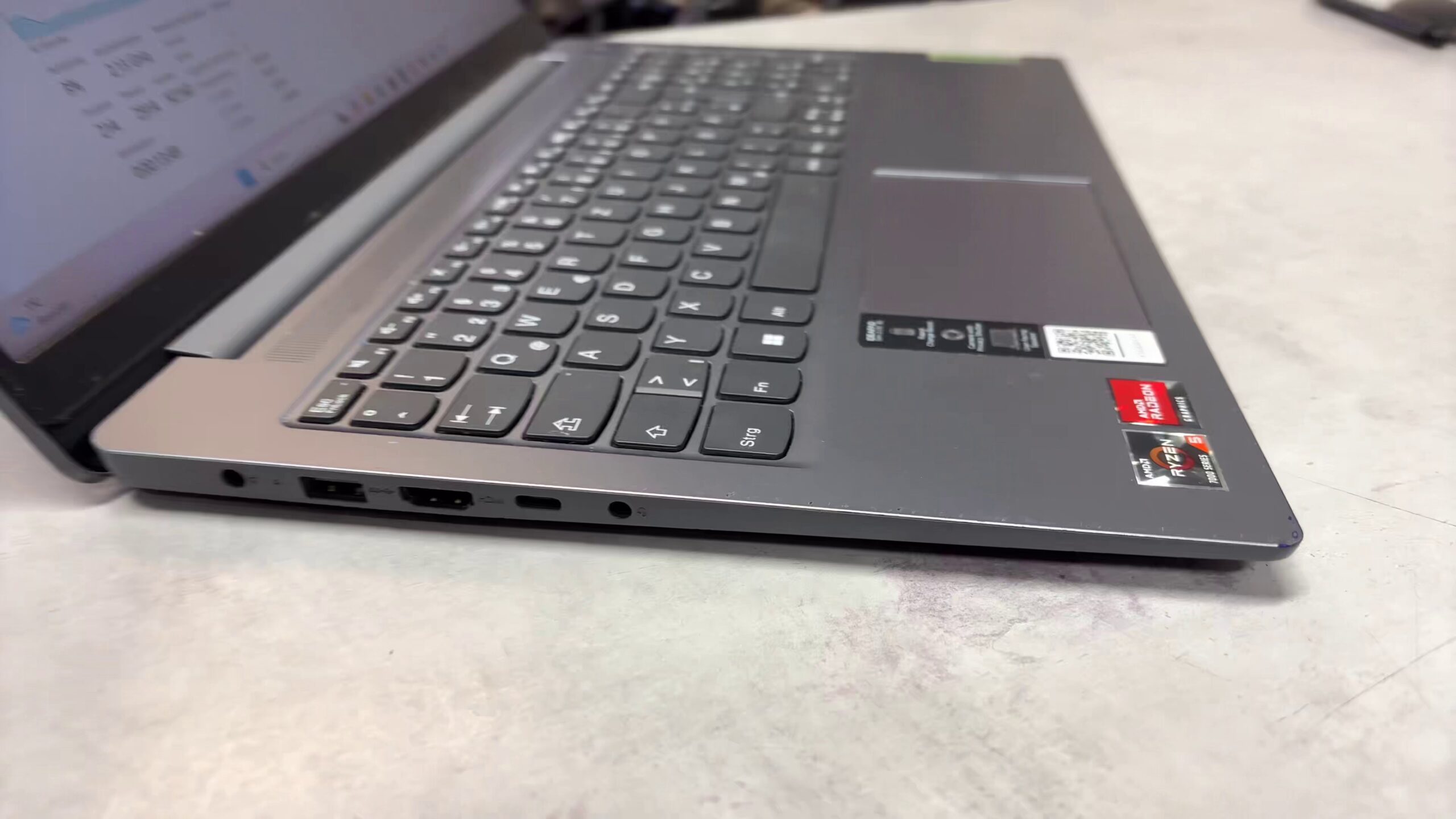 Lenovo IdeaPad Slim 3 7530U 8/512GB, 15 Zoll, Ryzen 5 7530U, 8GB RAM, 512GB SSD, Gebrauchsspuren. | Zustand: Gut – Bild 4