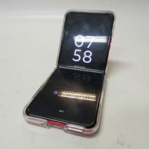 Motorola Razr 40 Ultra Viva Magenta 2023, Foldable Smartphone, neuwertig mit OVP, Snapdragon 8+ Gen 1, 165Hz Display. | SimLock: Frei | Zustand: Gut | Farbe: schwarz | Akku: 100%