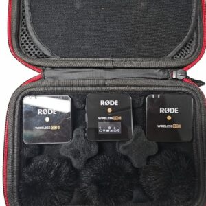 RØDE Wireless GO II Schwarz, Dual-Kanal-System mit 2 Sendern, 1 Empfänger, Case und 3 Windschutz. Sichtbare Kratzer. | Zustand: Gebraucht