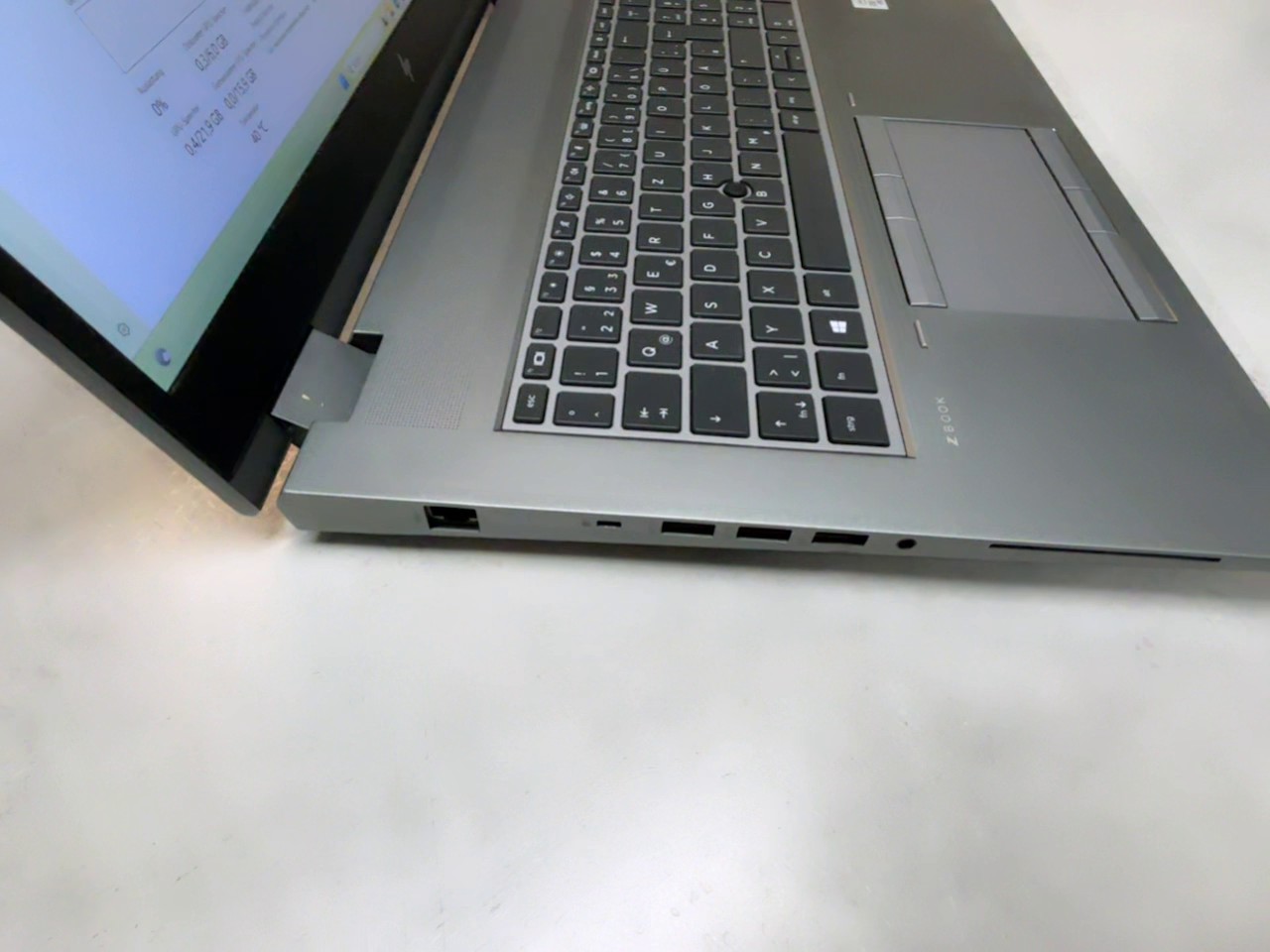 HP ZBook Fury 17 G7 , i7-10850H | 32RAM GB | 512GB SSD
Nvidia Quadro RTX 3000 | Zustand: Sehr Gut – Bild 3