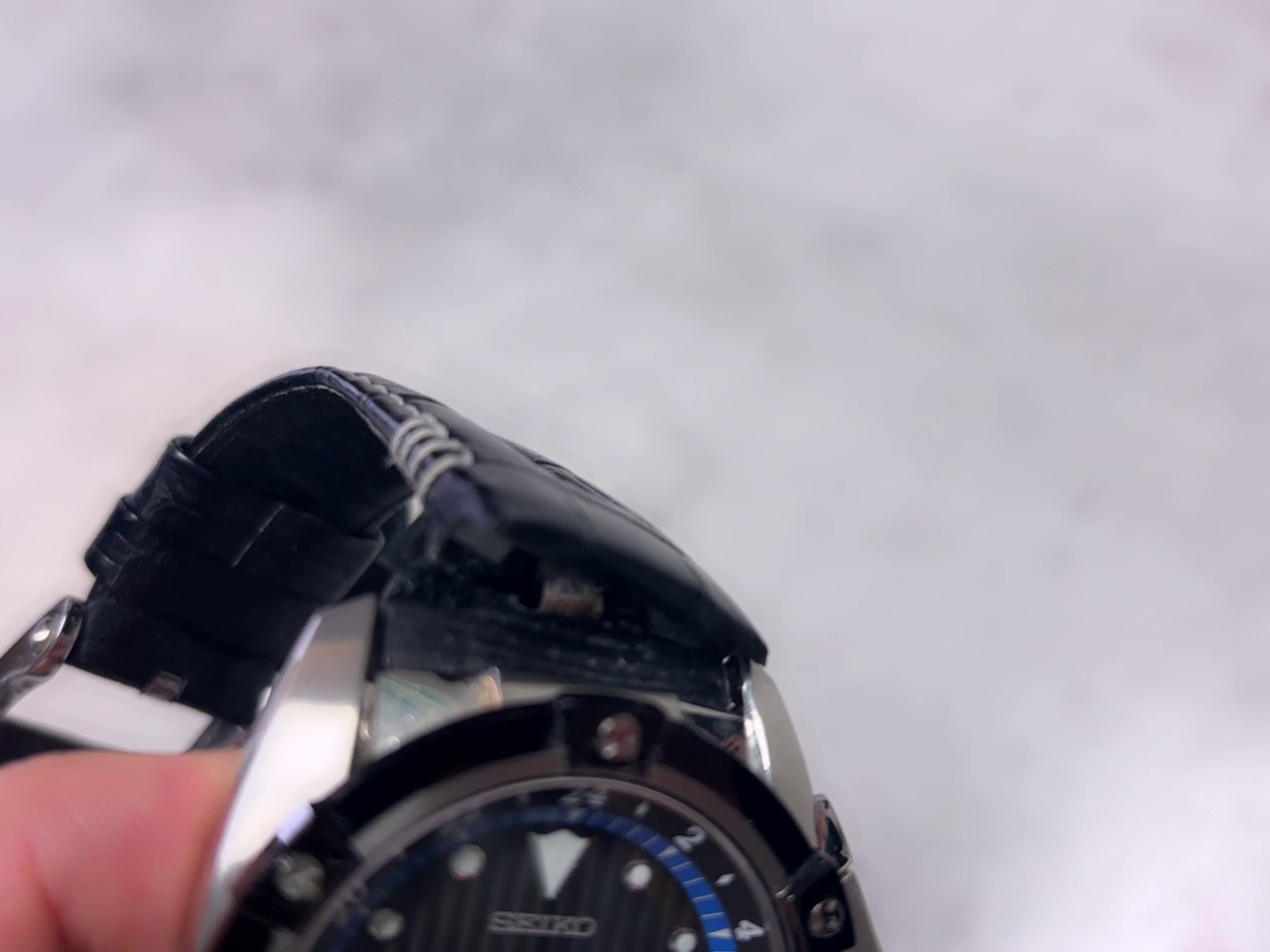 Seiko Velatura Kinetic GMT (2024), Kinetic GMT Uhrwerk, 24h-Lünette, schwarzes Zifferblatt, Originalbox, Band beschädigt. | Zustand: Gebrauchtn | Farbe: schwarz – Bild 3