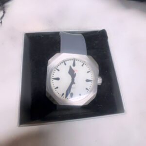 NORMALZEIT Automatic Limited Edition, Automatikwerk, Saphirglas, graues Silikonband, inspiriert von Wiener Würfeluhr 1907. | Zustand: Gut | Farbe: silber