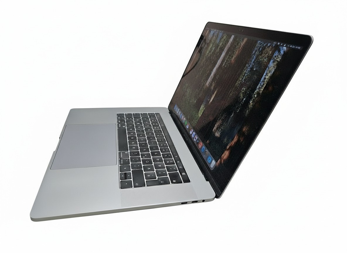 Apple MacBook Pro 15" 2018 Space Gray, i7, 16GB RAM, 256GB SSD. Leichte Gebrauchsspuren an der Ecke. | Zustand: Gut – Bild 2