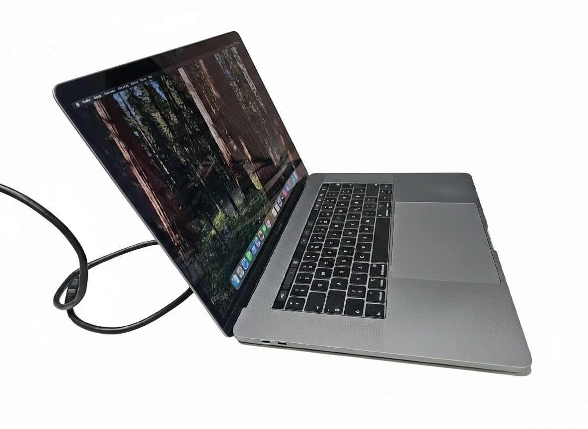 Apple MacBook Pro 15" 2018 Space Gray, i7, 16GB RAM, 256GB SSD. Leichte Gebrauchsspuren an der Ecke. | Zustand: Gut – Bild 3