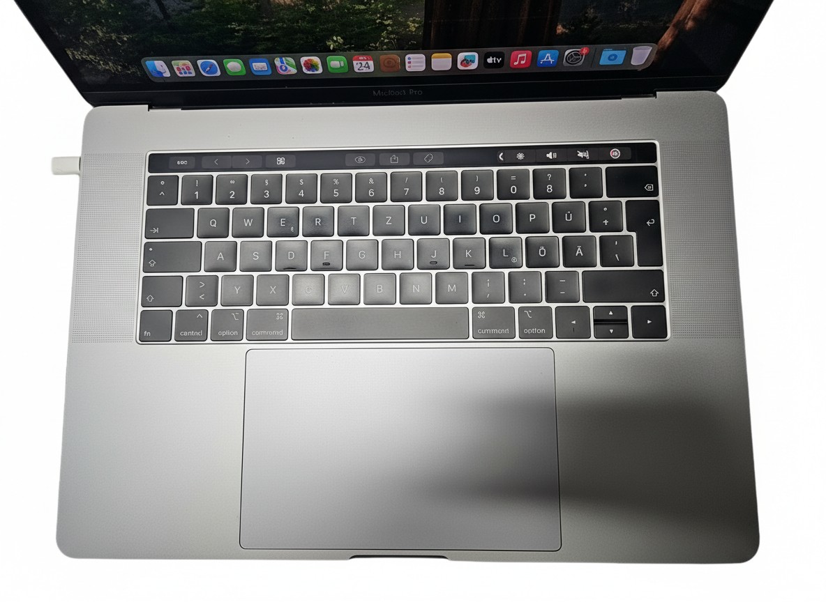 Apple MacBook Pro 15" 2018 Space Gray, i7, 16GB RAM, 256GB SSD. Leichte Gebrauchsspuren an der Ecke. | Zustand: Gut – Bild 4