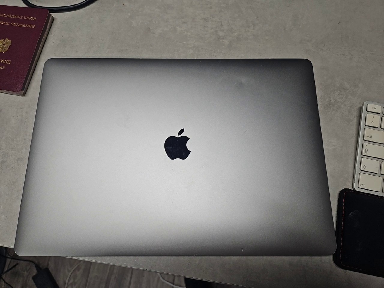 Apple MacBook Pro 15" 2018 Space Gray, i7, 16GB RAM, 256GB SSD. Leichte Gebrauchsspuren an der Ecke. | Zustand: Gut – Bild 5