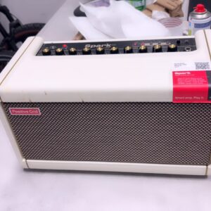 Positive Grid Spark 40 MINI Weiß, +Strom kabel Tragbarer Smart Guitar Amp, 10W, mit leichten Flecken auf dem Gehäuse.. | Zustand: In Ordnung