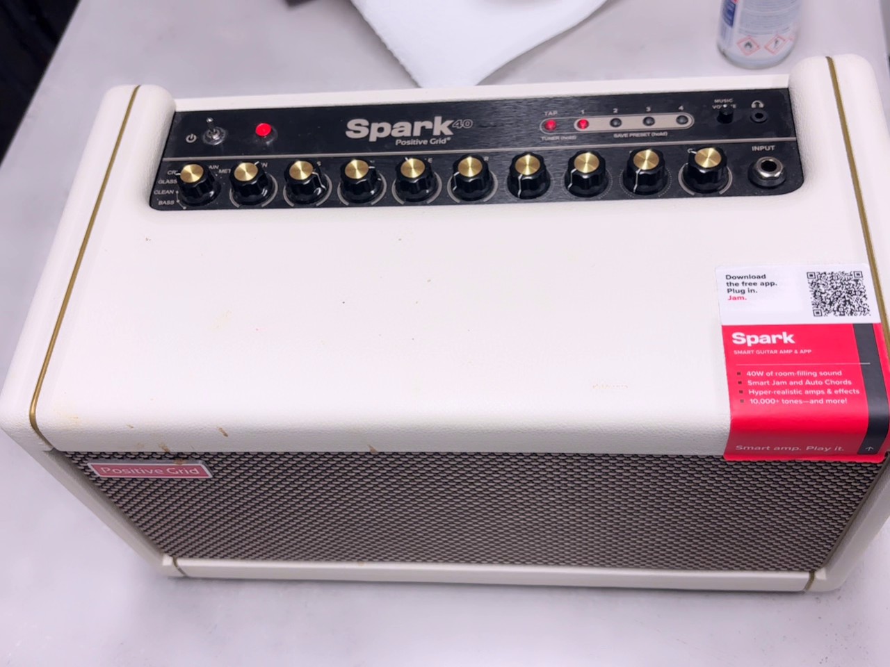 Positive Grid Spark 40 MINI Weiß, +Strom kabel Tragbarer Smart Guitar Amp, 10W, mit leichten Flecken auf dem Gehäuse.. | Zustand: In Ordnung – Bild 2