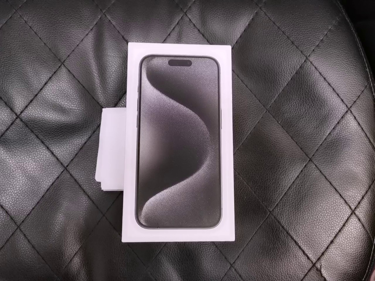 iPhone 15 Pro 256GB, Neu | OVP | mit Rechnung, 6.1 | SimLock: A1 | Zustand: Neu | Farbe: schwarz | Akku: 100% – Bild 6