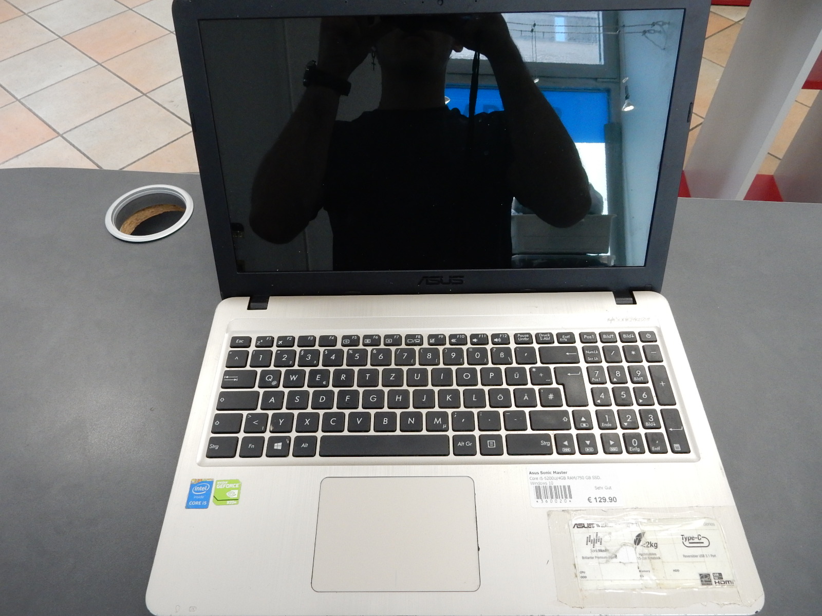 Asus SonicMaster i5-5200U/4GB/750GB SSD, Asus SonicMaster Notebook mit Core i5-5200U, 4GB RAM, 750GB SSD und Windows 10. | Zustand: Sehr Gut