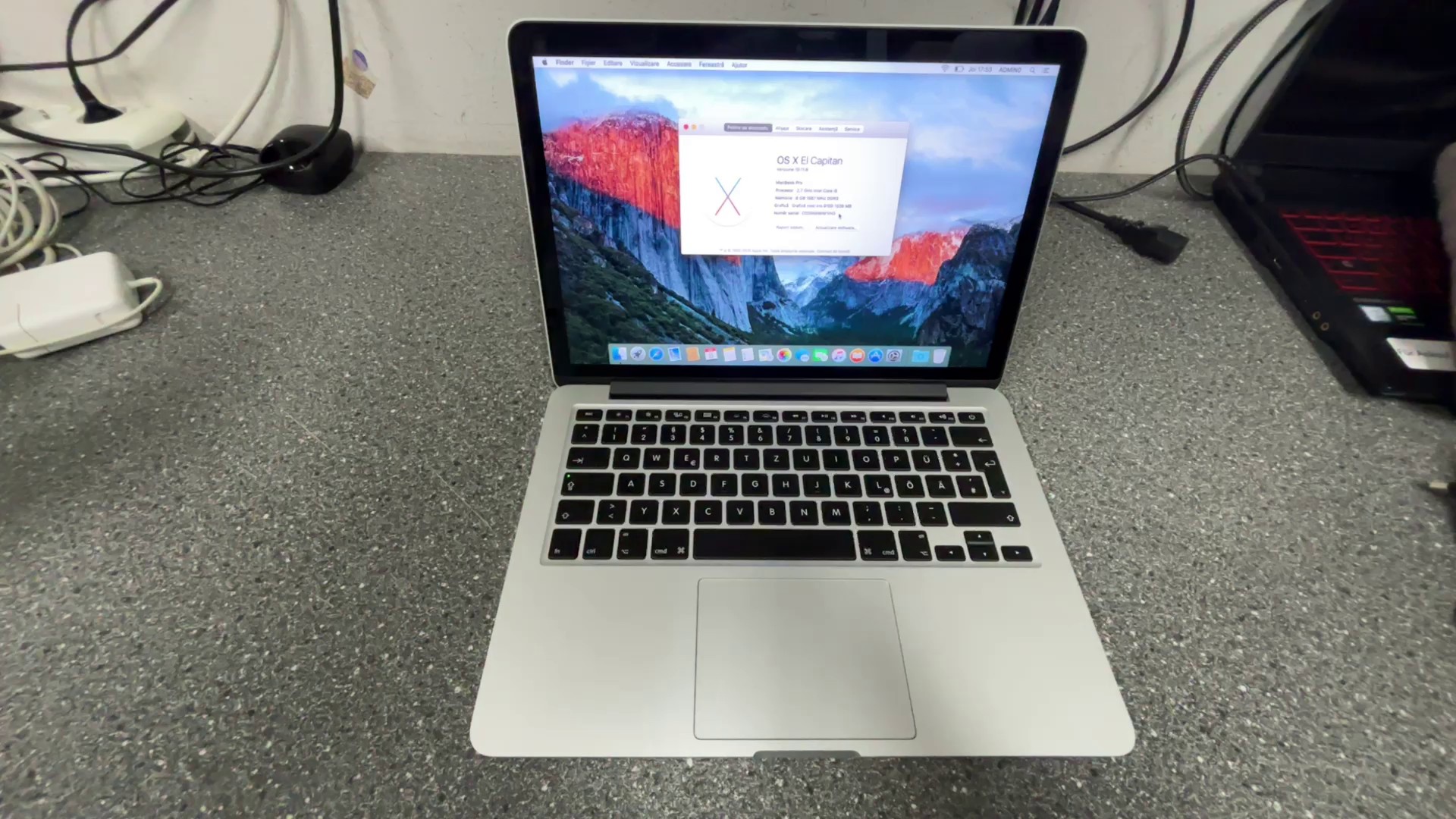 Apple MacBook Pro 13" 2015, Space Grau, i5 2.7GHz, 8GB RAM, 128GB SSD, 45 Zyklen, Retina Display, DE Tastatur | Zustand: Gut
