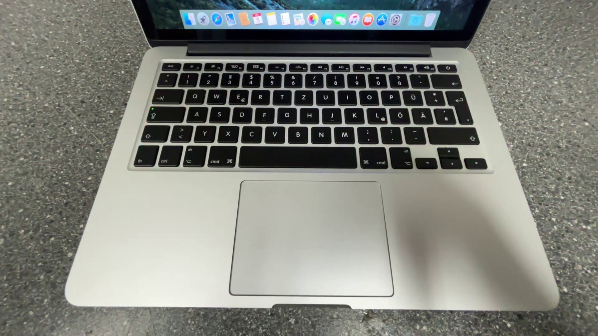 Apple MacBook Pro 13" 2015, Space Grau, i5 2.7GHz, 8GB RAM, 128GB SSD, 45 Zyklen, Retina Display, DE Tastatur | Zustand: Gut – Bild 2