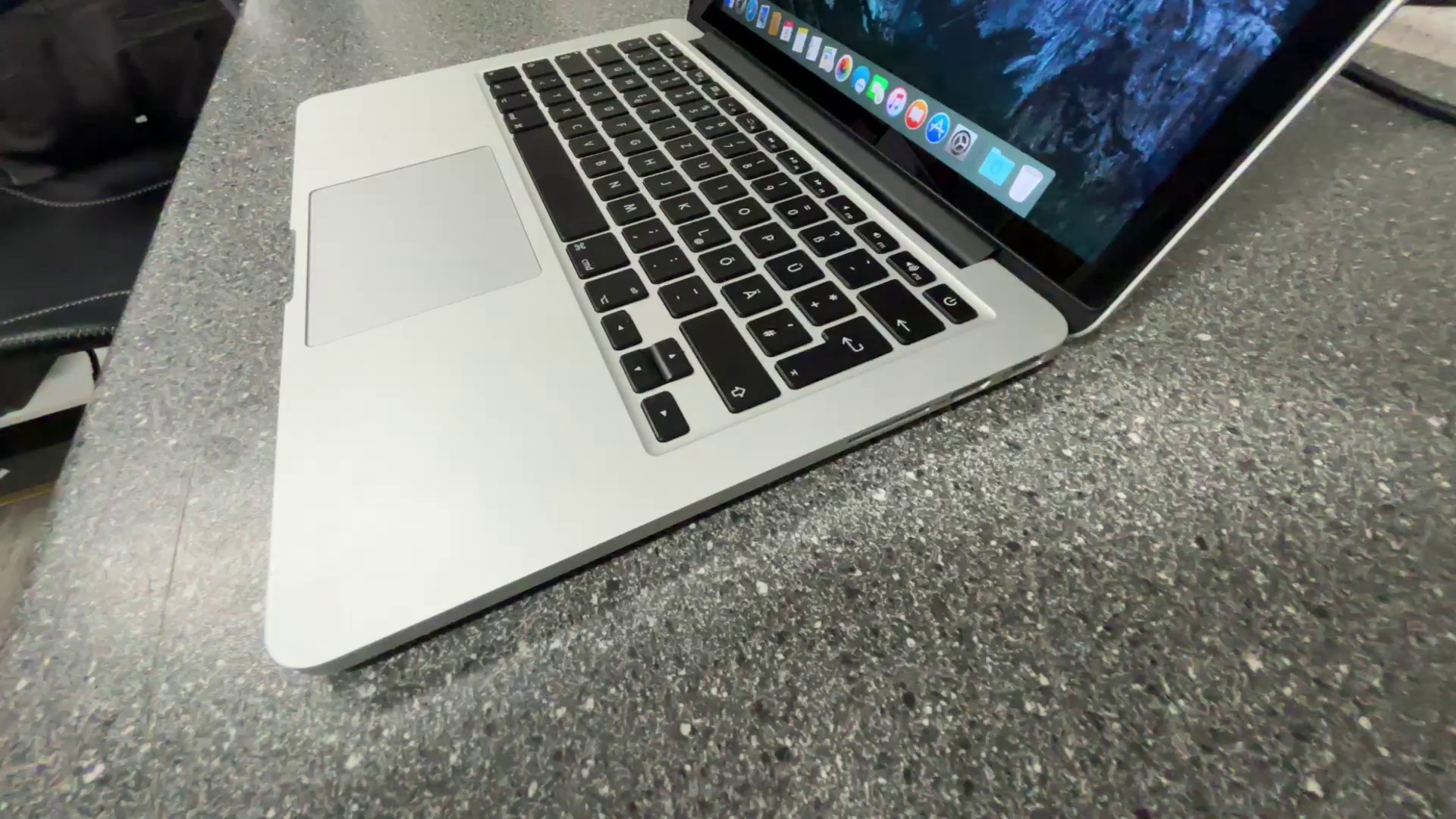 Apple MacBook Pro 13" 2015, Space Grau, i5 2.7GHz, 8GB RAM, 128GB SSD, 45 Zyklen, Retina Display, DE Tastatur | Zustand: Gut – Bild 4