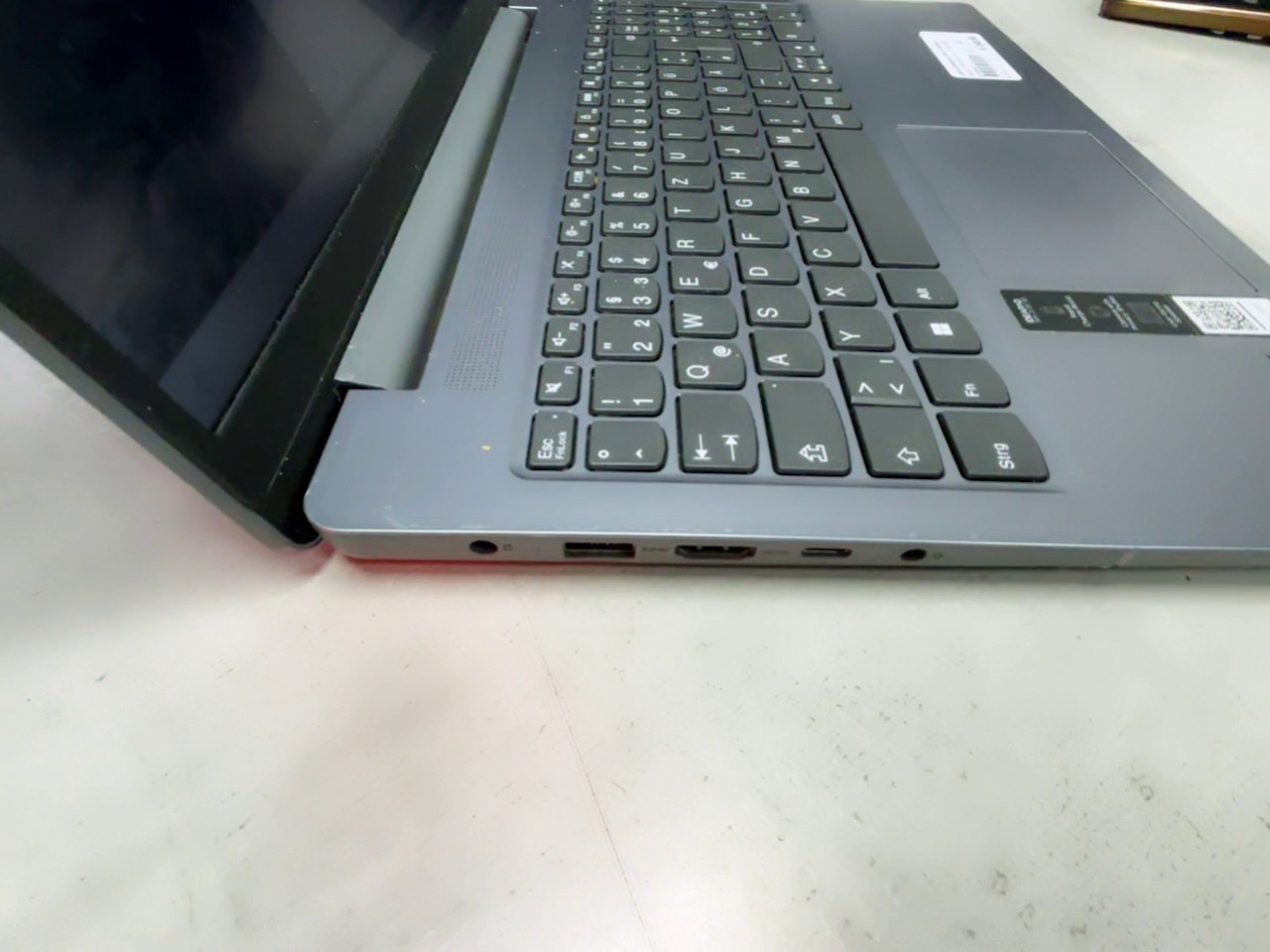 Lenovo IdeaPad Slim 3 15AMN8, Ryzen 3 7320U, 8GB RAM, 512GB SSD, Win 11, 15,6 Zoll, Grau | Zustand: Gut – Bild 2