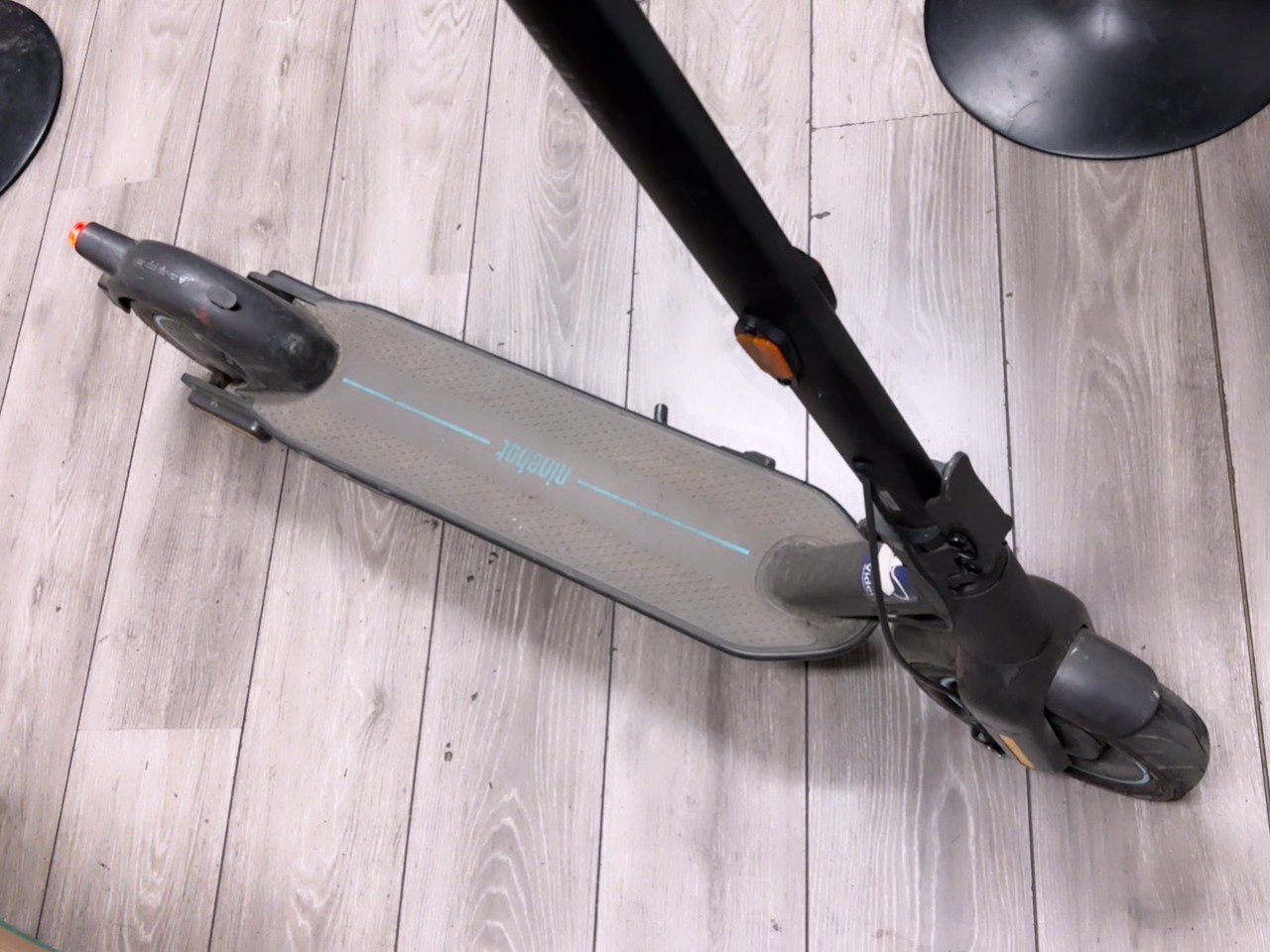 Segway Ninebot MAX G30D II 2022, E-Scooter mit Ladegerät, 1800 km Laufleistung, Modell G30D II, Baujahr 2022. – Bild 4