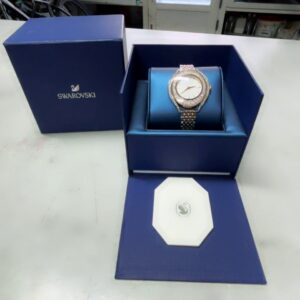 Swarovski Crystalline Aura, Bicolor, Damenarmbanduhr mit Kristallen, in Originalverpackung (ovp). | Zustand: Sehr Gut | Farbe: rosa