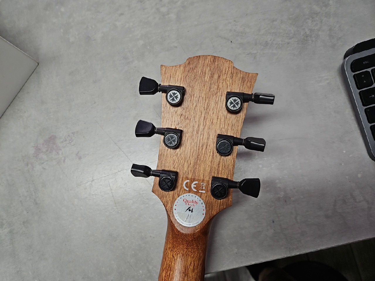 LAG Tramontane T70ACE Natur, Westerngitarre mit Tonabnehmer, Auditorium Cutaway, massive Fichtendecke, inkl. Tasche | Zustand: Sehr Gut – Bild 3