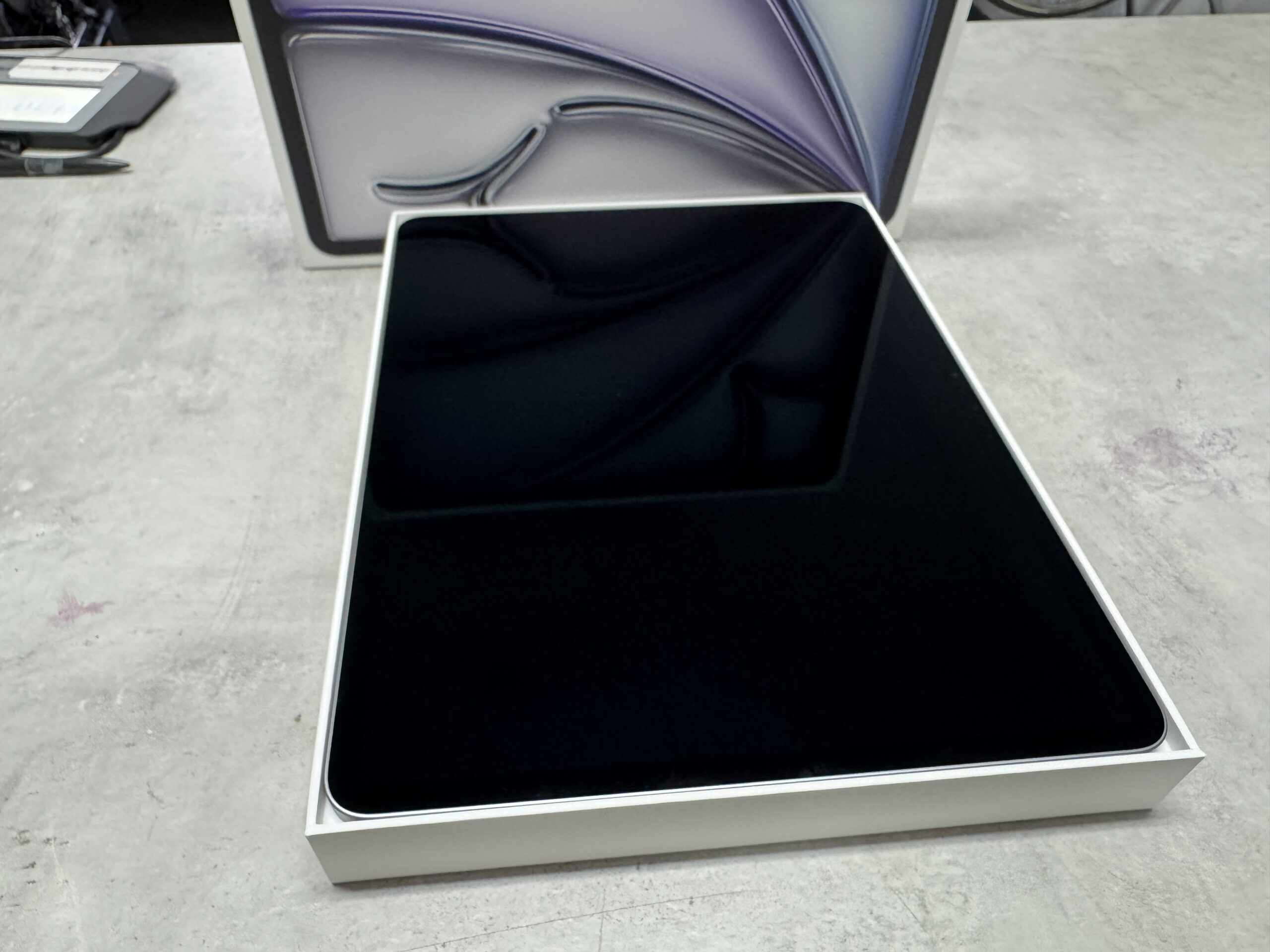 Apple iPad Air 13" (2024) Space Gray, 128GB, Wi-Fi, neuwertig, mit OVP und Rechnung | Zustand: Wie Neu | Farbe: silber – Bild 3