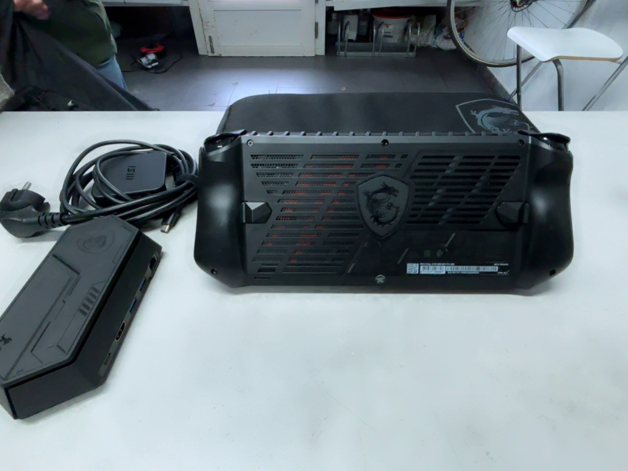 MSI Claw A1M-059, Handheld Gaming PC mit Core Ultra 7 155H, 16GB RAM, 1TB SSD, inkl. Ladegerät und Tasche. | Zustand:: Gut | Farbe: schwarz – Bild 3