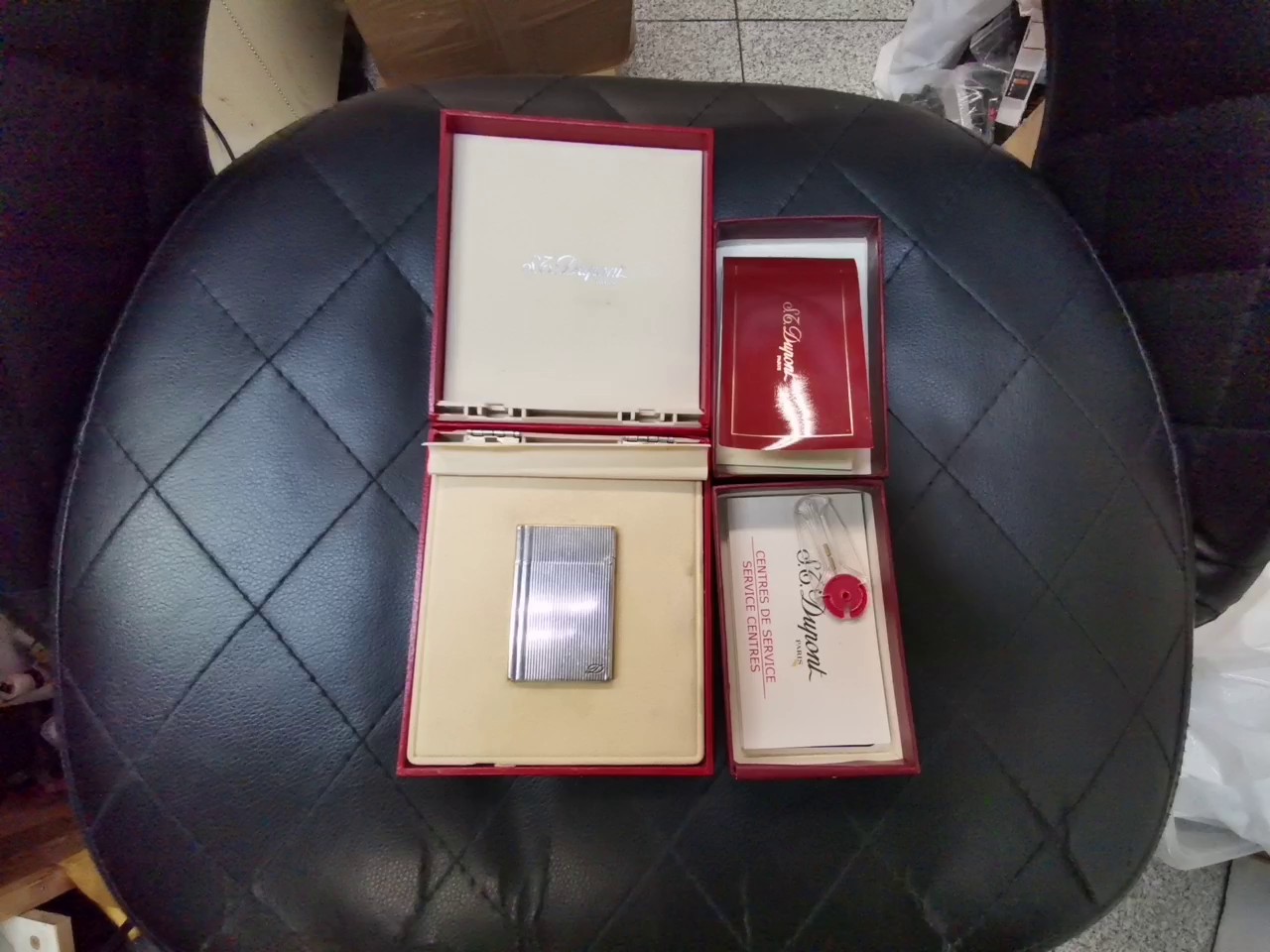 S.T. Dupont Ligne 1, Silberfarbenes Gasfeuerzeug mit vertikaler Guilloche, in Originalverpackung (ovp). | Zustand: Gut – Bild 2