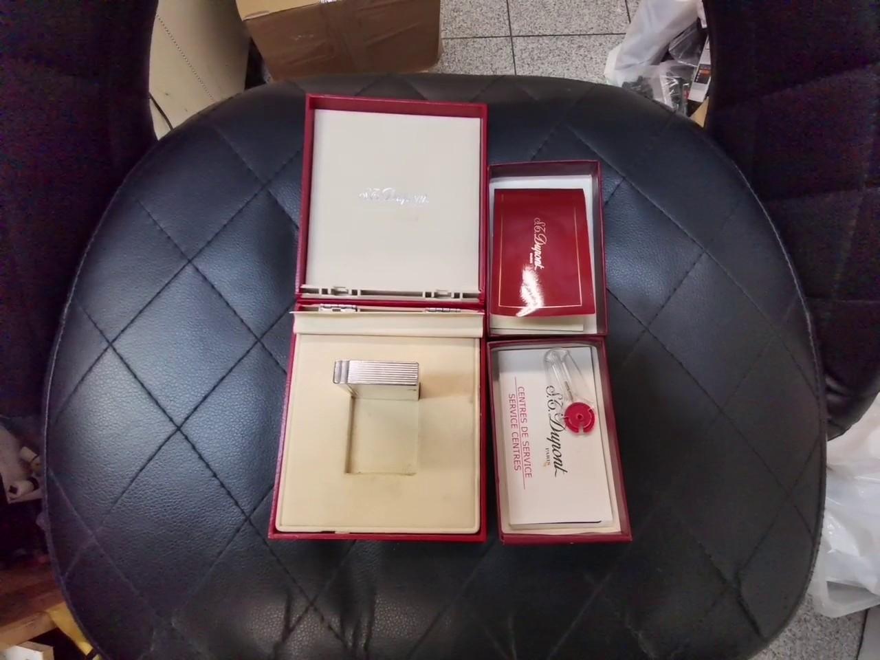 S.T. Dupont Ligne 1, Silberfarbenes Gasfeuerzeug mit vertikaler Guilloche, in Originalverpackung (ovp). | Zustand: Gut – Bild 3