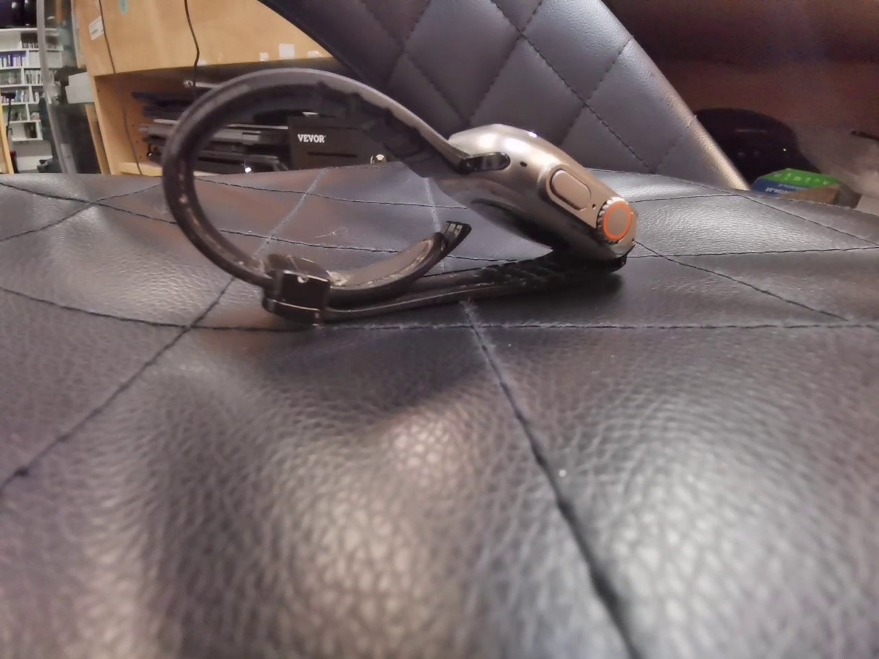 Apple Watch Ultra 2 Titan Trail Loop, Apple Watch Ultra 2 in Titan mit Trail Loop Band, inklusive Ladegerät. | Zustand: Sehr Gut – Bild 4