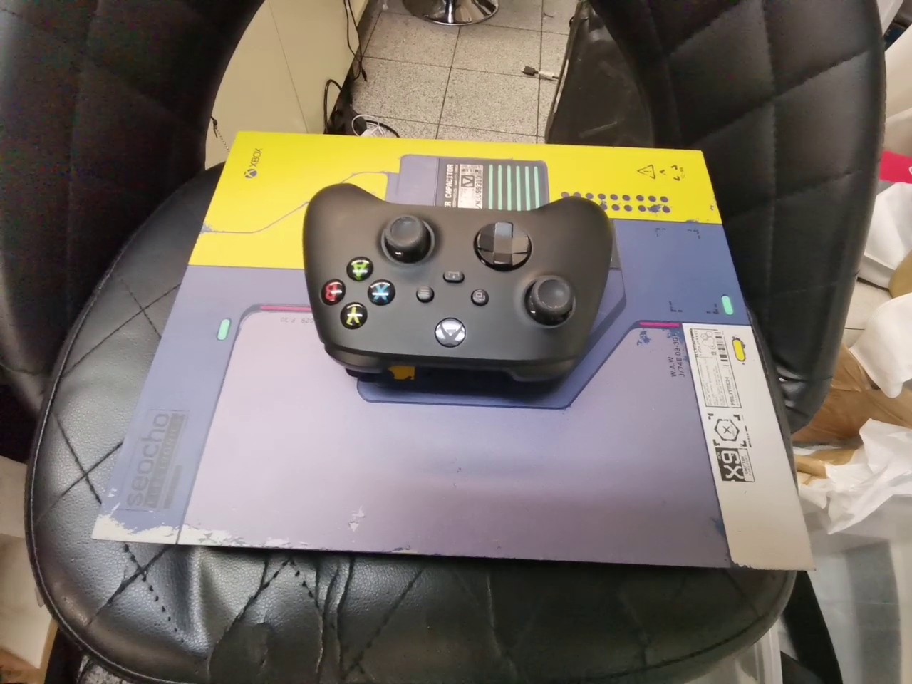 Xbox One X Cyberpunk Limited Edition 1tb Limtid Edition , mit controller | Zustand: Sehr Gut