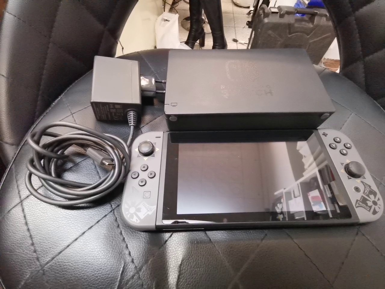 Nintendo Switch Limitid Edition , mit hülle | Zustand: Sehr Gut | Farbe: grau