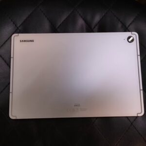 Samsung Galaxy Tab S9 FE Silber, Samsung Tablet mit 10,9 Zoll Display, S Pen, leichte Gebrauchsspuren | Kratzer | Zustand: Gut