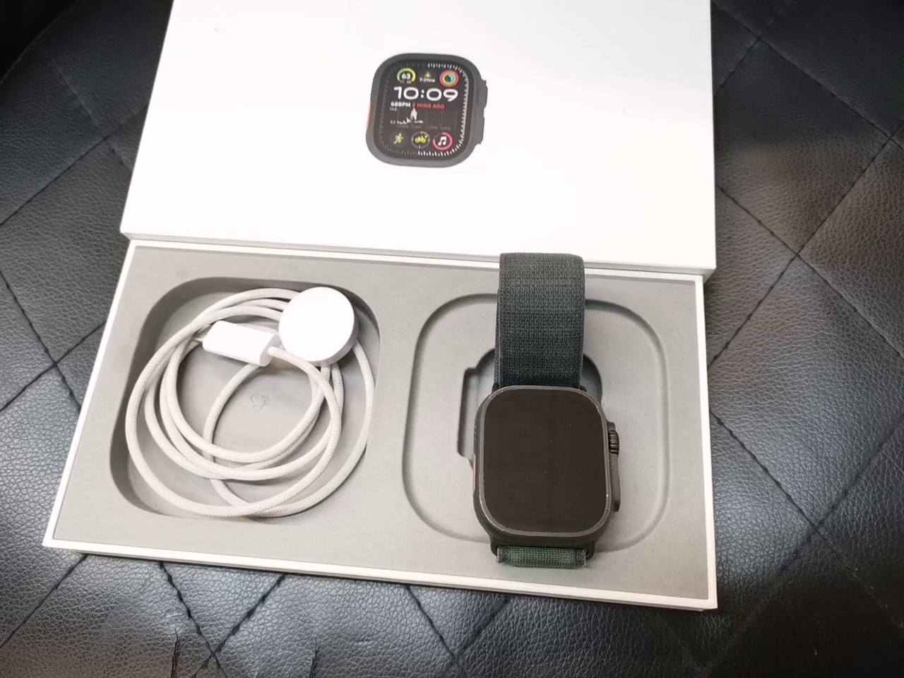 Apple Watch Ultra 2 Titan GPS+Cell 49mm, GPS+Cellular, 49mm, Titan, mit originalem Ladekabel und OVP. | Zustand: In Ordnung – Bild 2