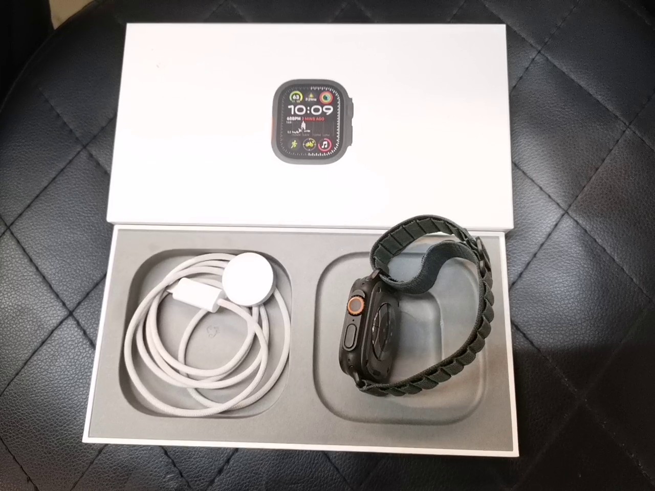 Apple Watch Ultra 2 Titan GPS+Cell 49mm, GPS+Cellular, 49mm, Titan, mit originalem Ladekabel und OVP. | Zustand: In Ordnung – Bild 3