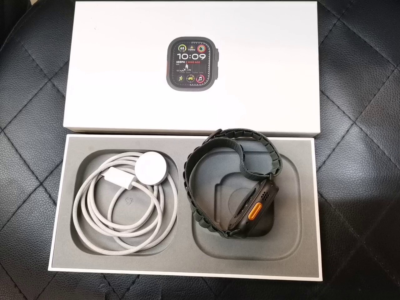 Apple Watch Ultra 2 Titan GPS+Cell 49mm, GPS+Cellular, 49mm, Titan, mit originalem Ladekabel und OVP. | Zustand: In Ordnung – Bild 4