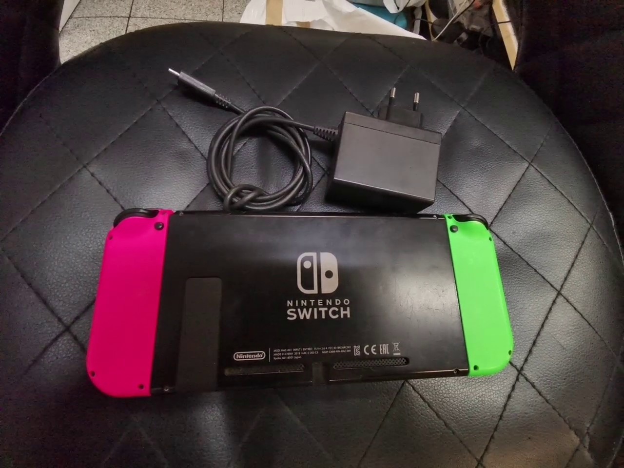 Nintendo Switch, Mit Ladegerät | Zustand: Gut | Farbe: schwarz – Bild 3