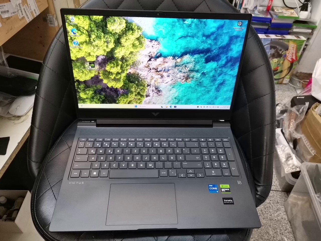 HP Victus i5-13500H RTX 4050 16/1TB, Gaming Laptop mit i5-13500H, RTX 4050, 16GB RAM, 1TB SSD, Win 11 Home, inkl. Ladegerät, funktioniert nicht. | Zustand: Sehr Gut – Bild 3