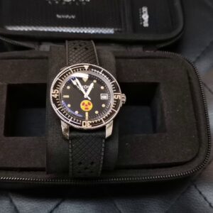 Octopus Kraken Automatic Uhr, Schwarzes Zifferblatt mit gelb-rotem Symbol, mit OVP Tasche. | Zustand: Gut