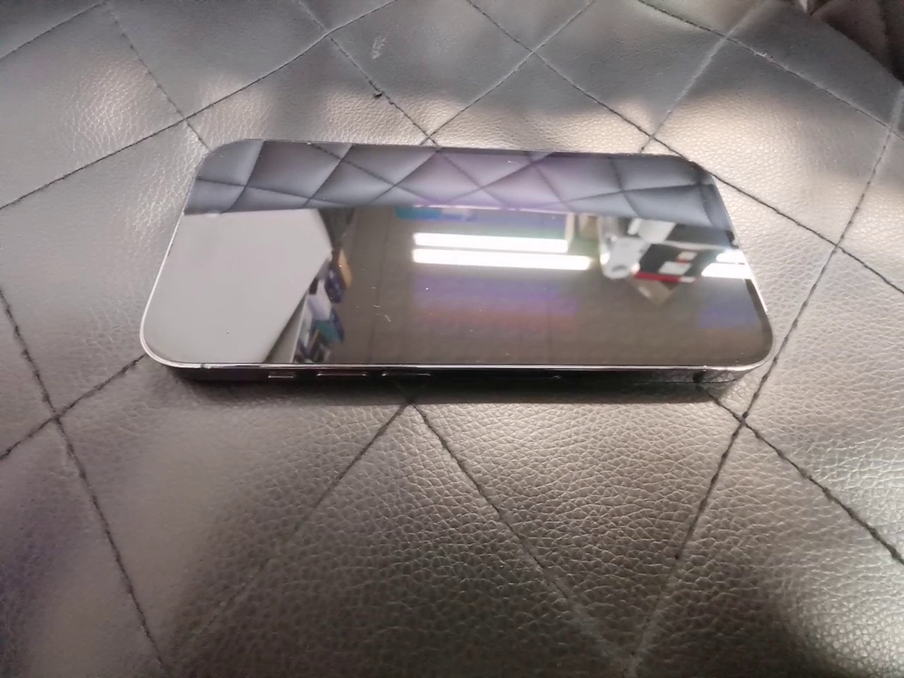 iPhone 14 Pro 256GB, Akku 82 % | SimLock: Frei | Zustand: Gut | Farbe: Lila | Akku: 82% – Bild 7