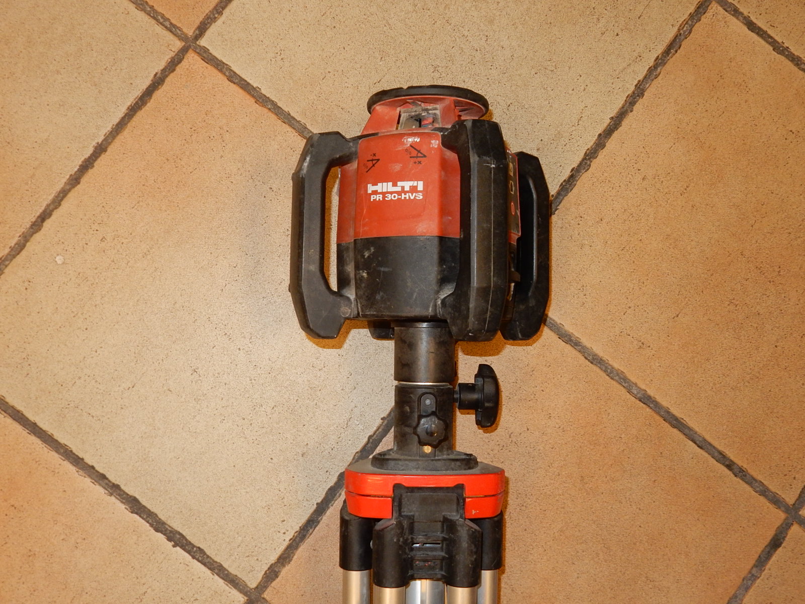 Hilti PR 30-HVS mit Stativ, Rotationslaser inkl. Akku und Empfänger (PRA 30), Netzteil fehlt. | Zustand: Gut – Bild 2