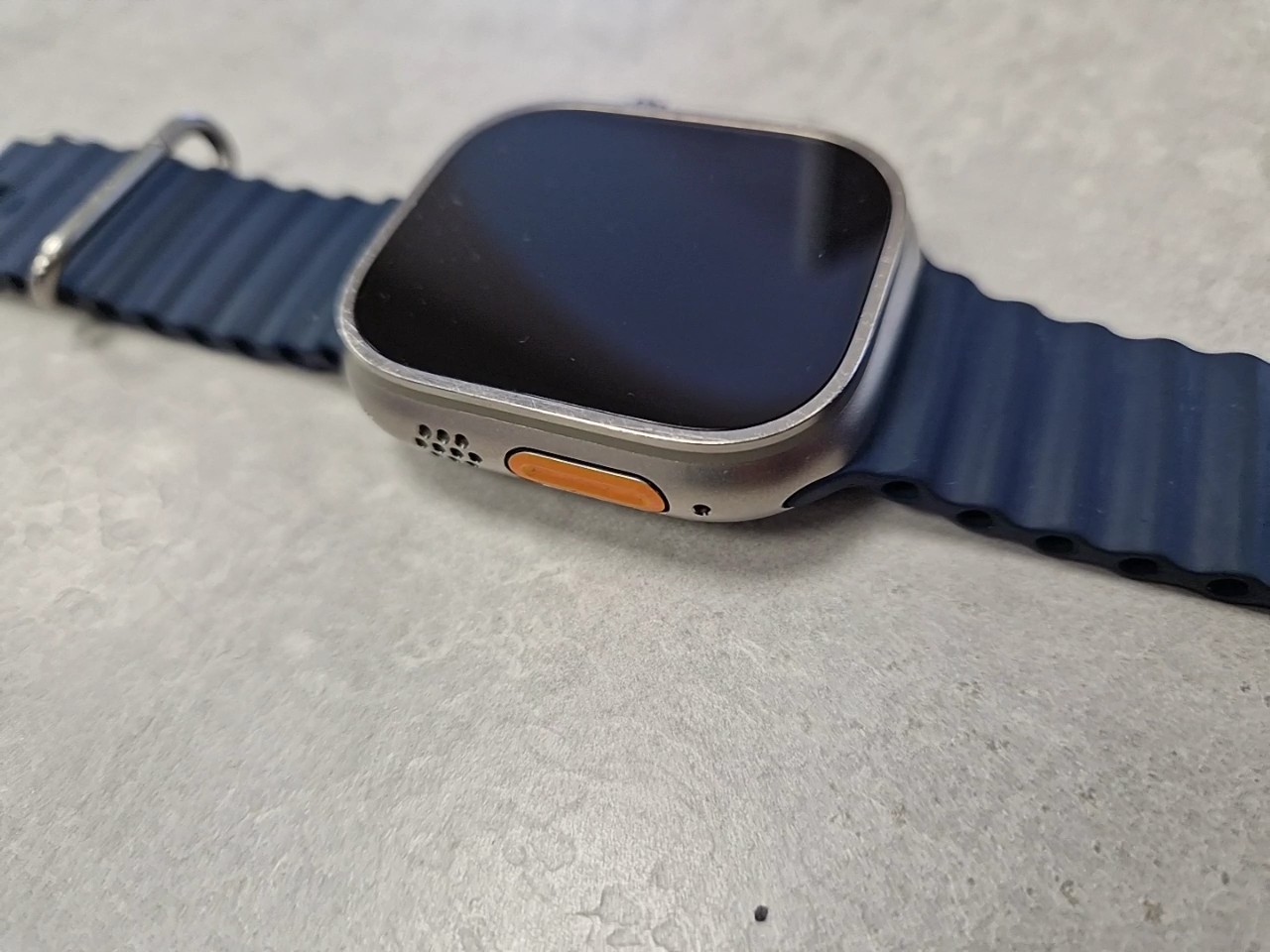 Apple Watch Ultra 2 49mm LTE Titan Geh use Natur Mit Blauem Armband Apple Watch Ultra 2 49mm LTE Titan Geh use Natur Mit Blauem Armband